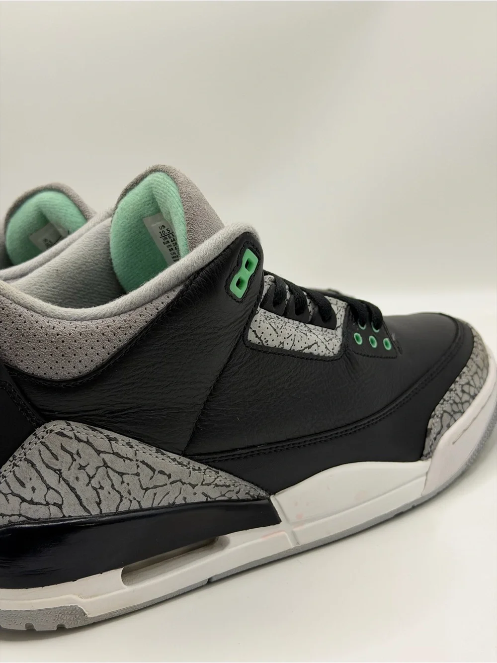 Air Jordan 3 Retro Green Glow Black Cement Men’s Size 10.5